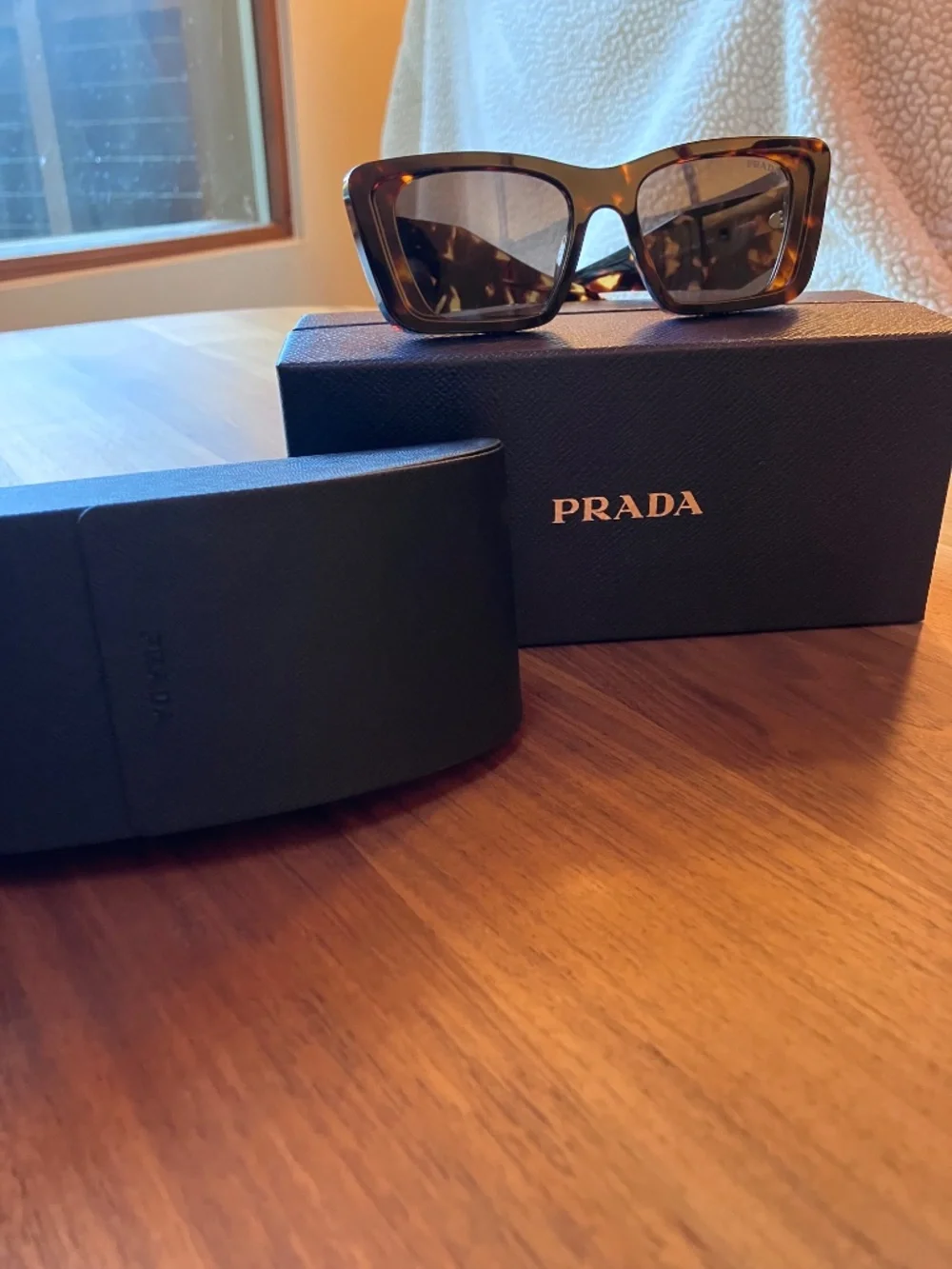 Prada sunglasses - Picture 3 of 8